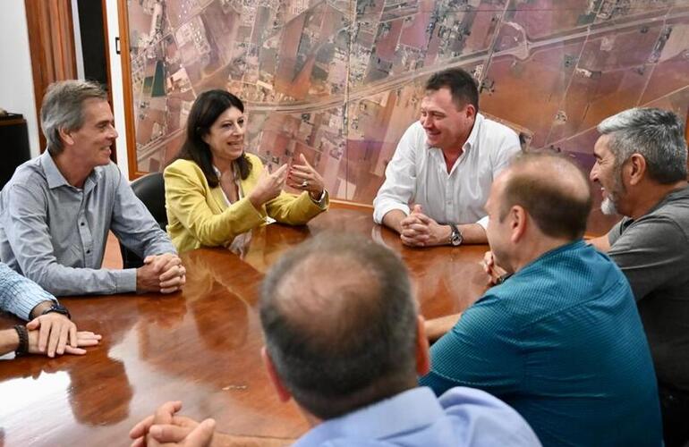 Imagen de Clara García en el cordón industrial: Vamos a potenciar la región junto a intendentes y presidentes comunales