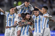 Imagen de La Selección Argentina venció 2-0 a Panamá y los 'Campeones del Mundo' celebraron con los hinchas en el Más Monumental.