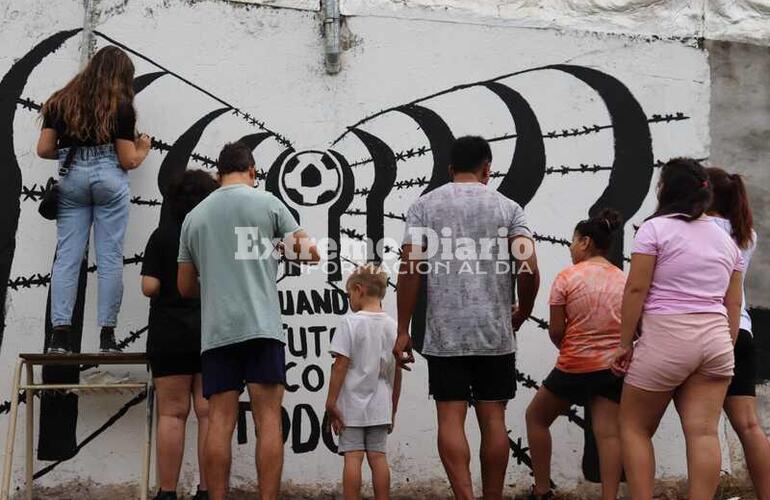 Imagen de Fighiera: Intervención artística pública "Paredes con Memoria"