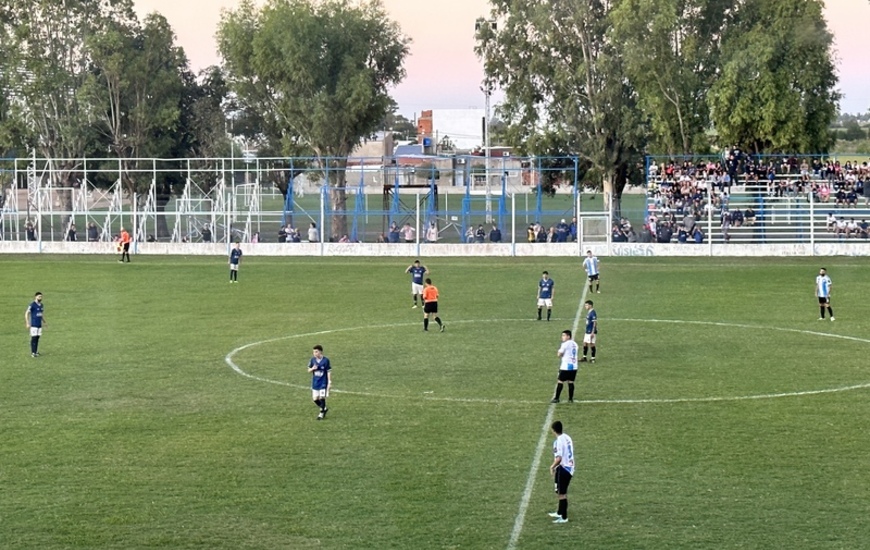 Imagen de Atl&eacute;tico Empalme y Athletic igualaron 3 a 3 en Primera Divisi&oacute;n.