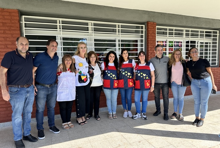 Imagen de La Ministra de Educación provincial, Adriana Cantero, visitó instituciones educativas de General Lagos.