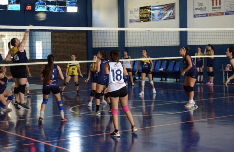 Imagen de El V&oacute;ley femenino de Athletic, debut&oacute; con 2 triunfos y 1 derrota.