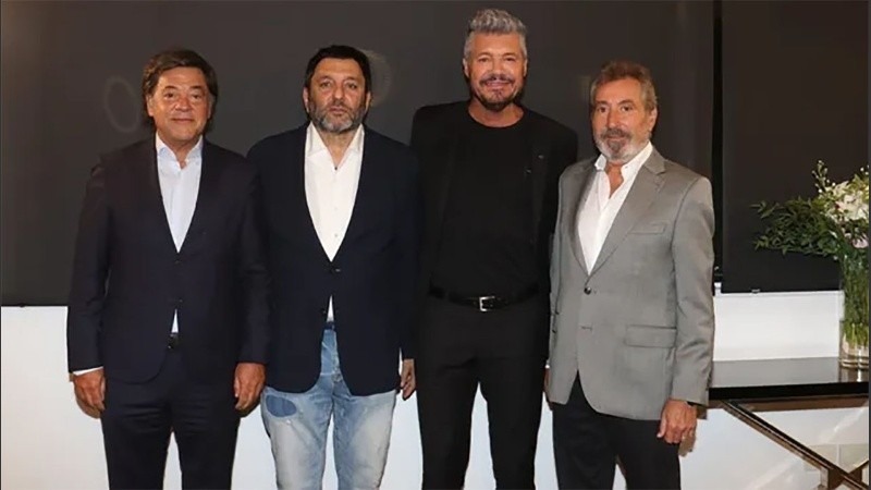 Buenas noches, Am&eacute;rica: Marcelo Tinelli sell&oacute; este mi&eacute;rcoles su contrato con la se&ntilde;al.