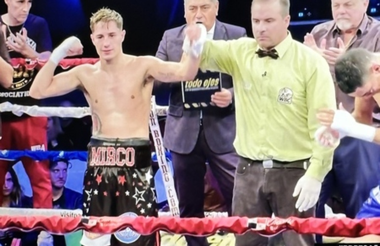 Imagen de Mirco Cuello le gan&oacute; por K.O. al venezolano Flecher Silva, por el T&iacute;tulo Sudamericano 'Pluma'.
