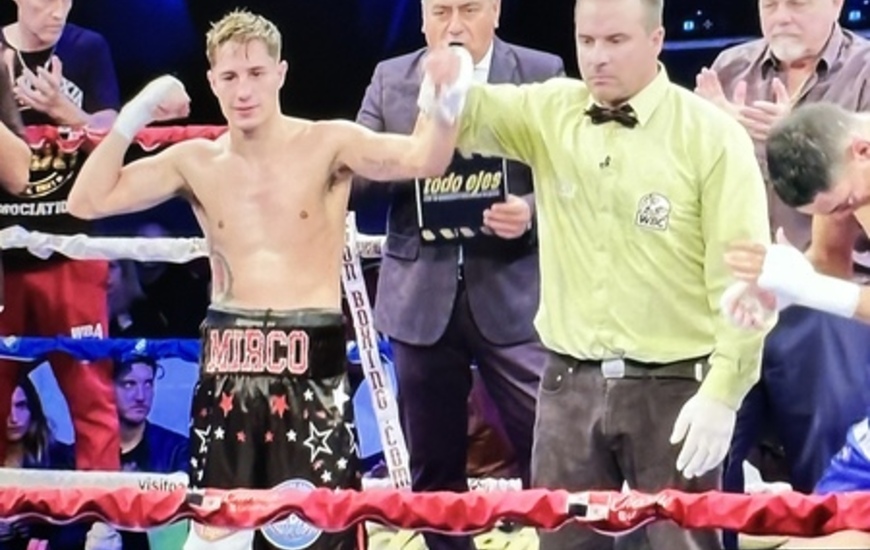 Imagen de Mirco Cuello le gan&oacute; por K.O. al venezolano Flecher Silva, por el T&iacute;tulo Sudamericano 'Pluma'.