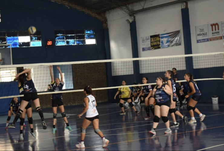 Imagen de Vóley Femenino: 1 triunfo y 1 derrota para Athletic ante Porvenir Talleres.