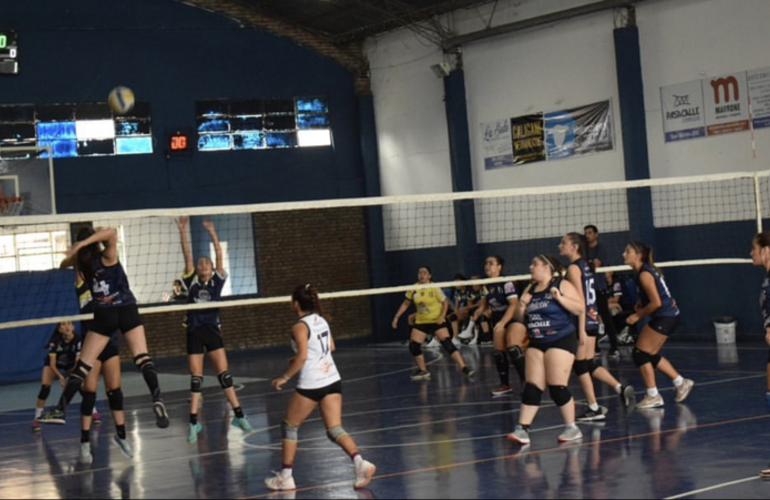 Imagen de Vóley Femenino: 1 triunfo y 1 derrota para Athletic ante Porvenir Talleres.