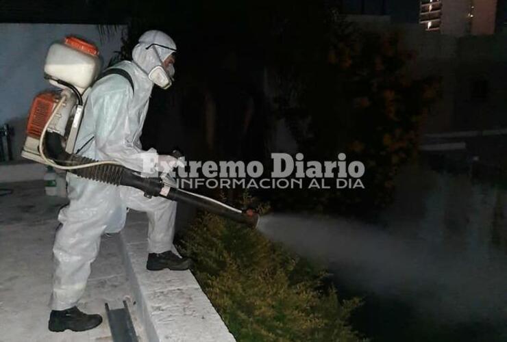 Imagen de Continúan las tareas de fumigación contra mosquitos en espacios públicos, barrios y domicilios