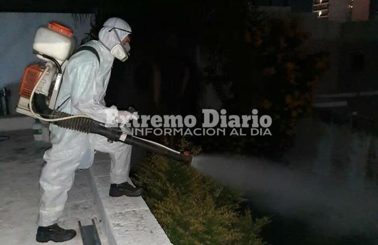 Imagen de Continúan las tareas de fumigación contra mosquitos en espacios públicos, barrios y domicilios