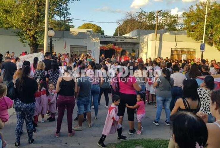 Imagen de Abrazo simbólico a la Escuela N° 247 en el marco del 100° aniversario