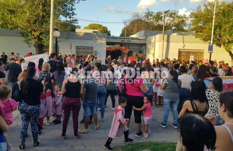 Imagen de Abrazo simbólico a la Escuela N° 247 en el marco del 100° aniversario