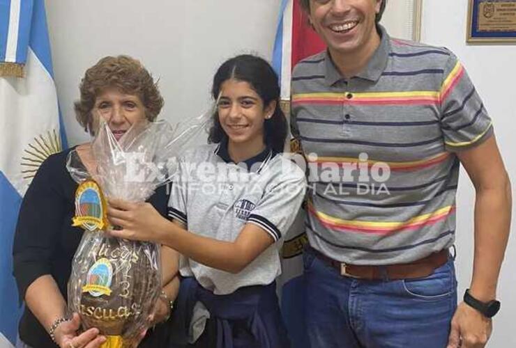 Imagen de Rosalía Sacco ganó el huevo de Pascuas que sorteó la Comuna de Fighiera