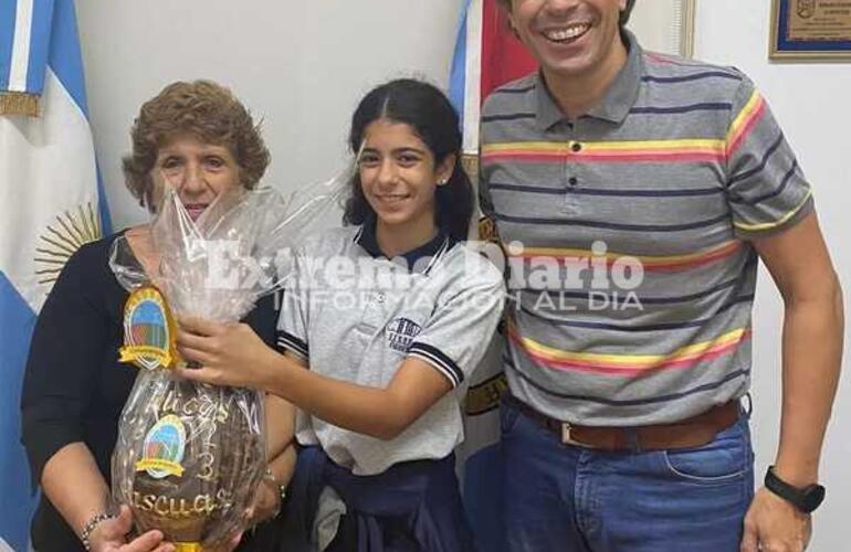 Imagen de Rosalía Sacco ganó el huevo de Pascuas que sorteó la Comuna de Fighiera