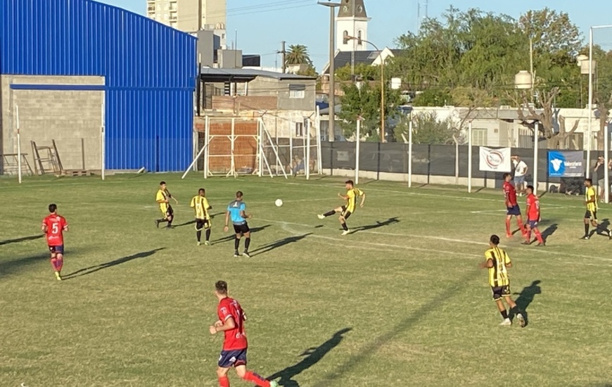 Imagen de Fecha 6: Talleres cay&oacute; 3 a 2 contra Empalme Central