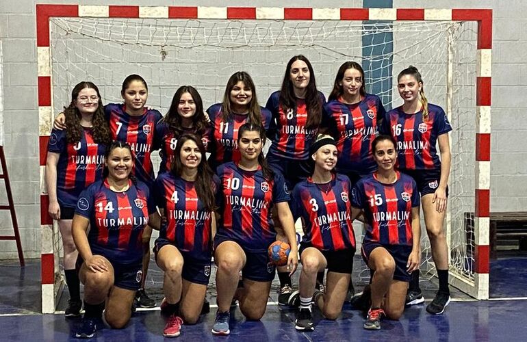 Imagen de Handball: 1ª división femenina de Talleres perdió ante Asturiano A.