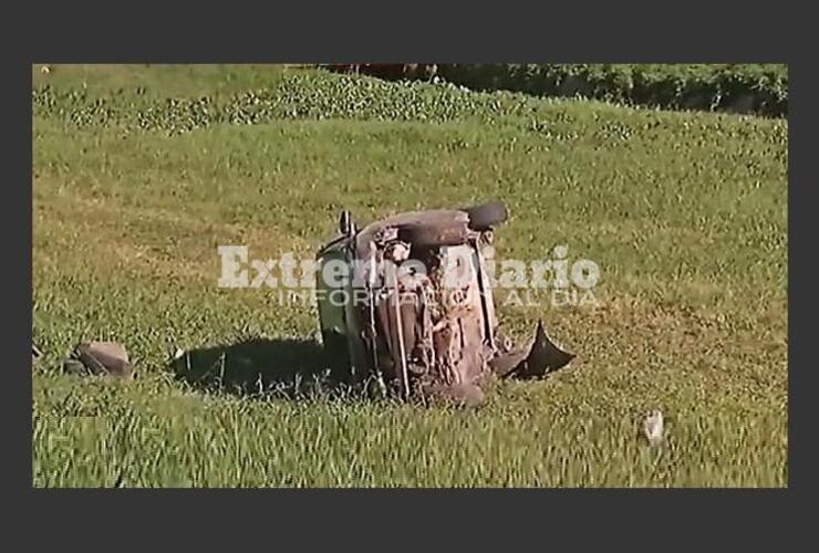 Imagen de Impresionante vuelco en Circunvalación: lo encerraron y voló varios metros sobre la banquina