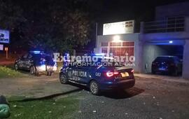 Imagen de Vestidos de polic&iacute;as asaltaron un negocio