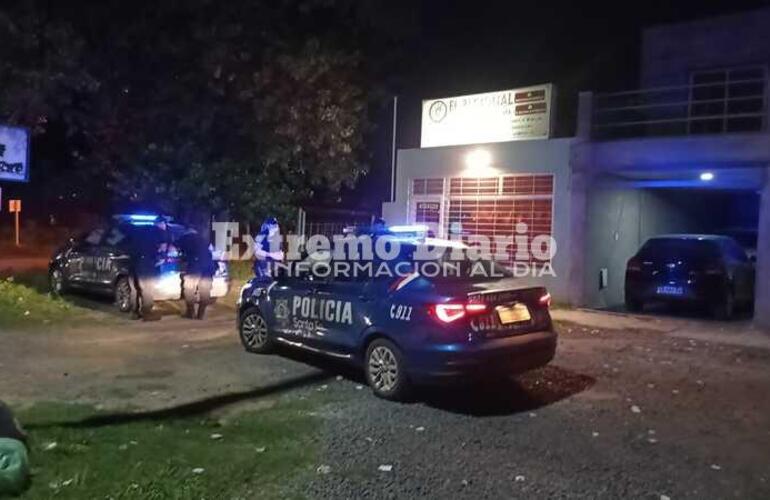 Imagen de Vestidos de policías asaltaron un negocio