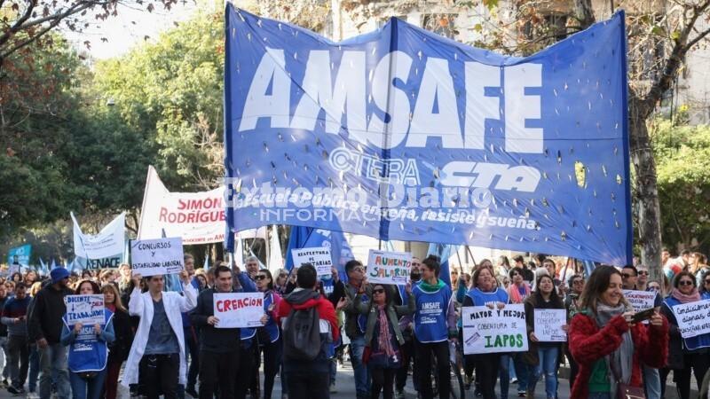 Imagen de Los docentes desobligan a sus alumnos y marchan para pedir que se ponga fin a la violencia