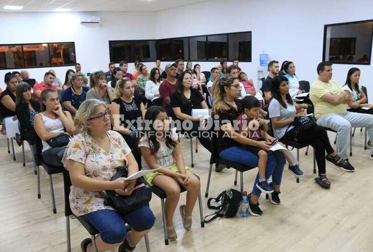 Imagen de Programa Lote Propio: Se realizó la charla informativa en el Complejo Los Tiburones