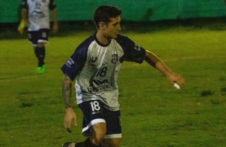 Imagen de Amigos de la Estaci&oacute;n cay&oacute; 2 a 1 frente a Pi&ntilde;eiro en Primera y Reserva
