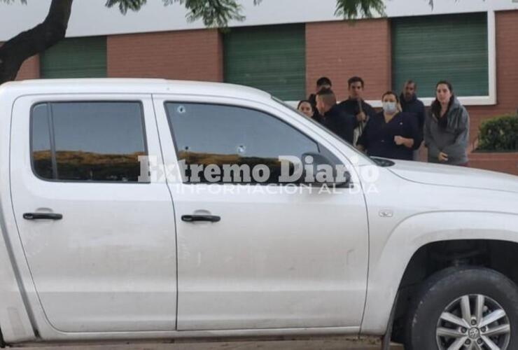 Imagen de Pánico en Rosario por un ataque armado frente a la escuela Medalla Milagrosa, hay un padre herido