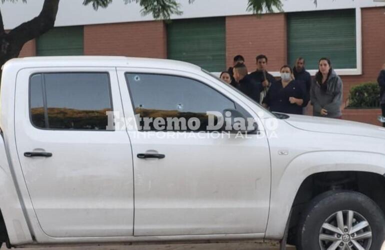 Imagen de Pánico en Rosario por un ataque armado frente a la escuela Medalla Milagrosa, hay un padre herido