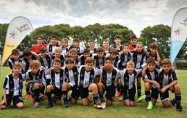 Imagen de Los chicos de f&uacute;tbol infantil de Uni&oacute;n, presentaron su nueva camiseta 2023.