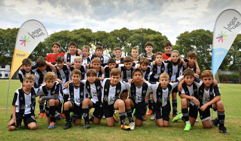 Imagen de Los chicos de f&uacute;tbol infantil de Uni&oacute;n, presentaron su nueva camiseta 2023.
