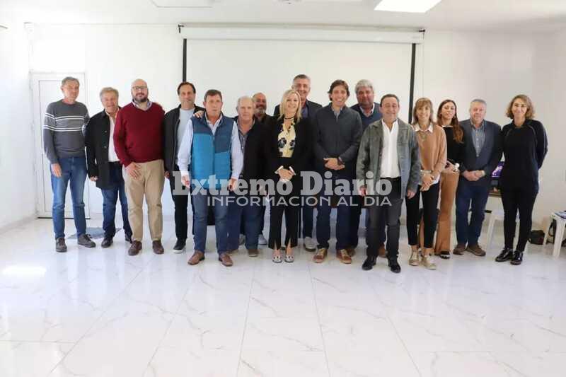 Imagen de Fighiera: Reuni&oacute;n con productores de la regi&oacute;n