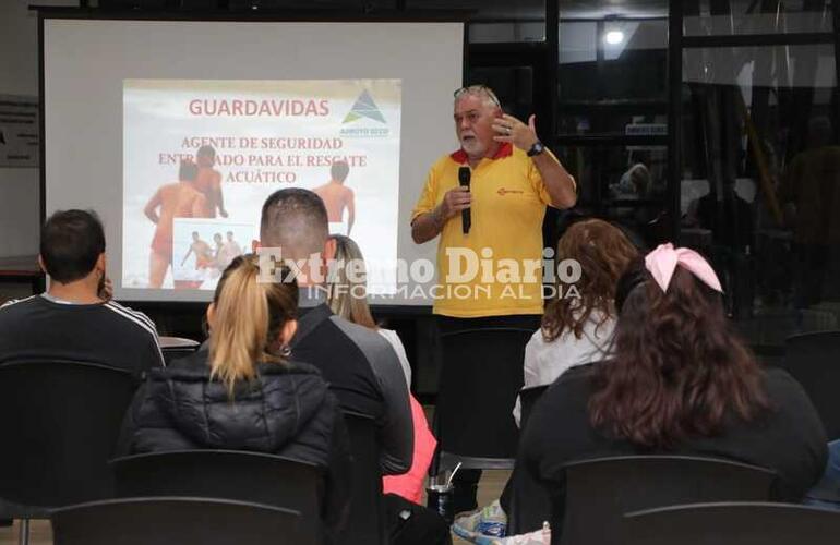 Imagen de Santa Fe Capacita: Se realizó la clase inaugural, informativa y con exámen de ingreso para el primer curso gratuito de guardavidas