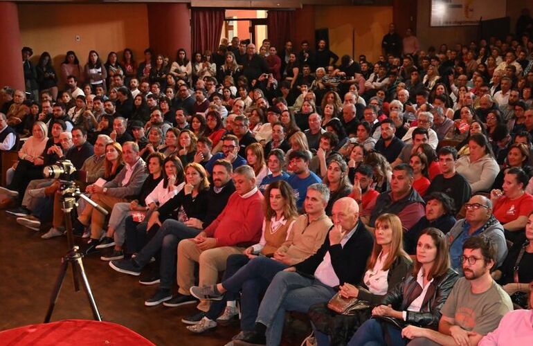 Imagen de Por amplia mayoría, el Partido Socialista resolvió integrar el frente Unidos para cambiar Santa Fe