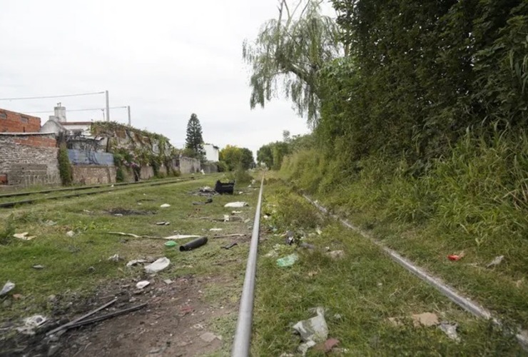 Imagen de Hallaron a un hombre asesinado sobre las vías del tren