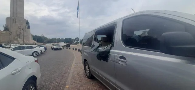Imagen de Un hombre fue v&iacute;ctima de un millonario robo frente del Monumento a la Bandera
