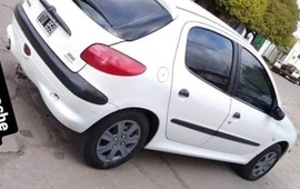 La imagen del auto robado en la localidad de Fighiera.