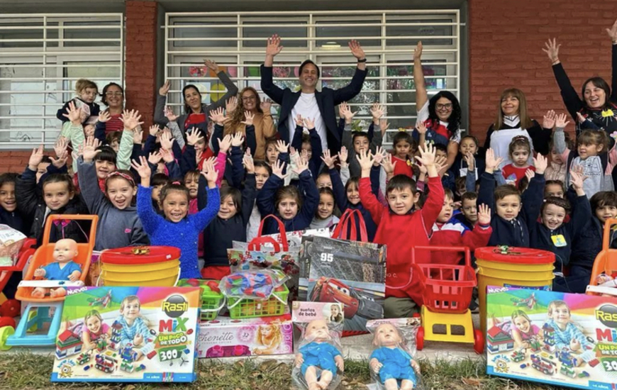 Imagen de La Comuna entreg&oacute; material l&uacute;dico de nivel inicial a los alumnos/as del Jard&iacute;n.