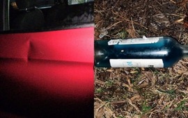 Seg&uacute;n informaci&oacute;n preliminar, la bomba impact&oacute; contra un veh&iacute;culo estacionado en la dependencia policial.