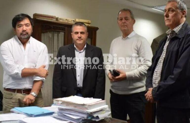 Imagen de Reuni&oacute;n en Rosario por la quema de las islas