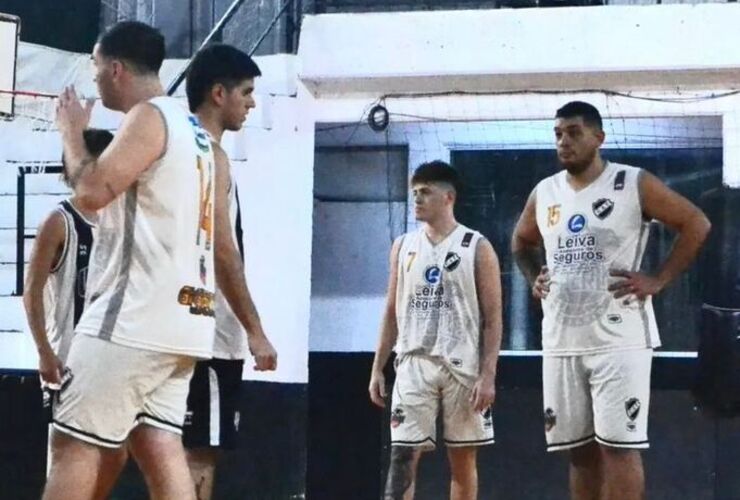 Imagen de Uni&oacute;n vs Temperley suspendido por la humedad