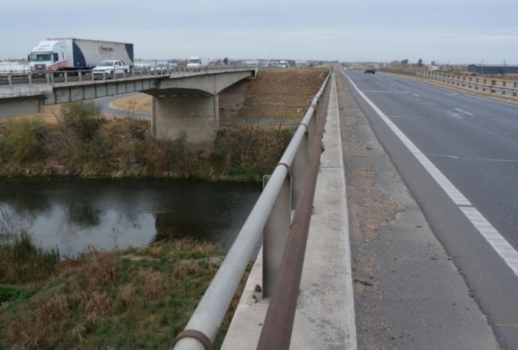 Imagen de Autopista Rosario - Buenos Aires: Nación firmó el contrato para construir los primeros 10 kilómetros del tercer carril