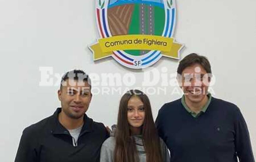 Imagen de La Comuna de Fighiera le entreg&oacute; un aporte econ&oacute;mico a la atleta Selene Aguilar