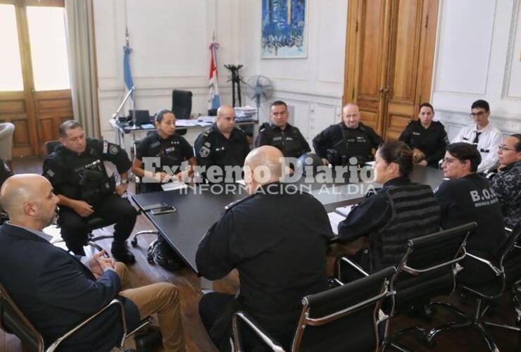 Imagen de Claudio Brilloni se reunió con los agentes de telefonía, despacho y monitoreo del 911
