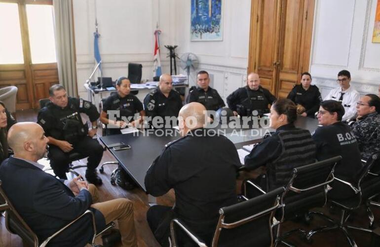 Imagen de Claudio Brilloni se reunió con los agentes de telefonía, despacho y monitoreo del 911