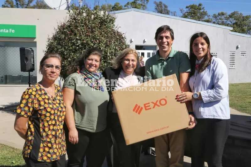 Imagen de &Aacute;rea de Salud de Fighiera recibi&oacute; nueve computadoras