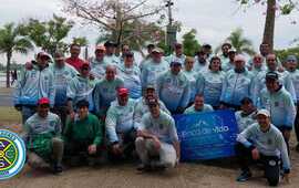 El equipo local estaba formado por 33 pescadores.