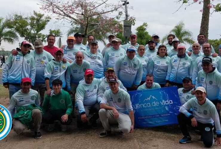 El equipo local estaba formado por 33 pescadores.