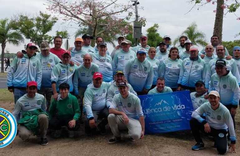 El equipo local estaba formado por 33 pescadores.