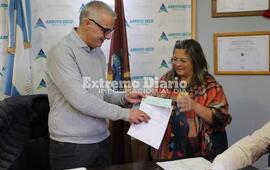 Imagen de Nueva entrega de aportes en concepto del F.F.E a escuelas incorporadas de la ciudad