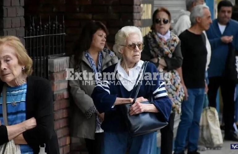 Imagen de Jubilados, pensionados y asignaciones familiares: de cuánto será el aumento estimado de junio