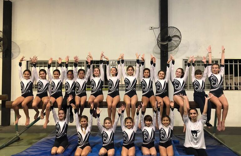 Imagen de Alumnas de Gimnasia Artística de Unión, compiten en Rosario.